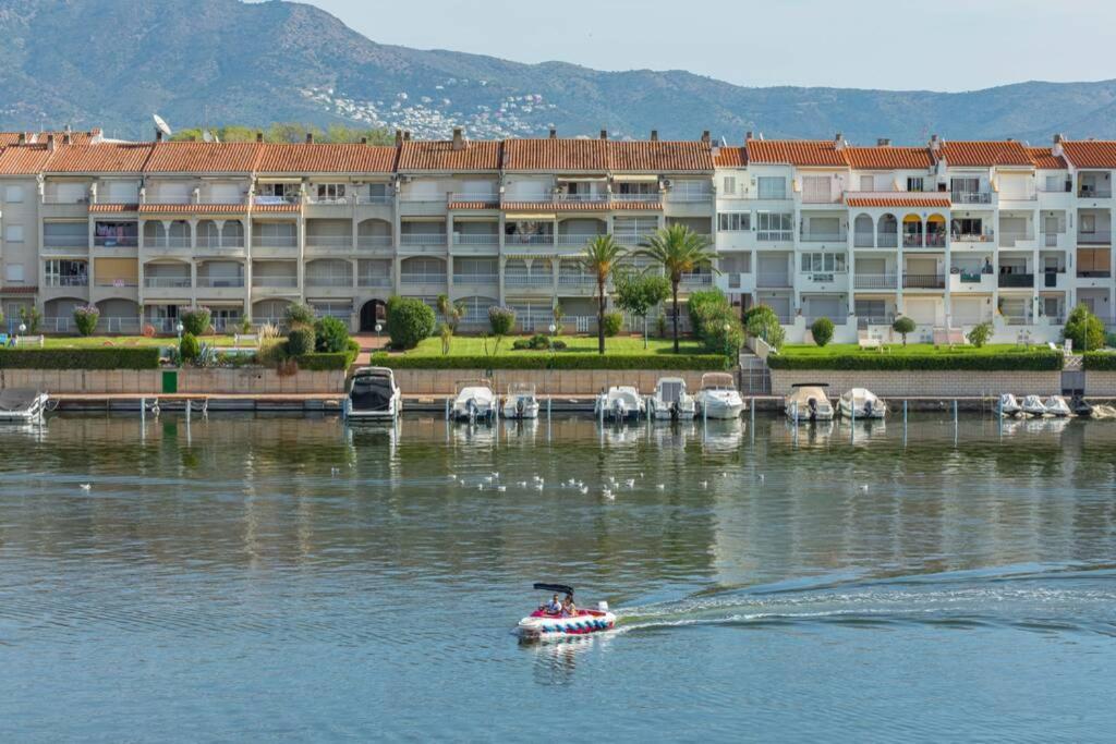 Flateli Empuriabrava Apartment Bagian luar foto