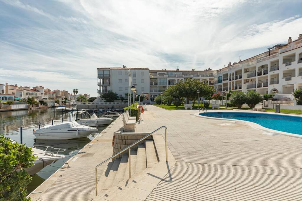 Flateli Empuriabrava Apartment Bagian luar foto